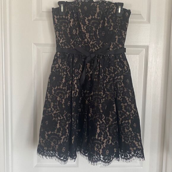 Neiman Marcus Target Robert
Rodriguez Black Lace Strapless Formal
Dress Size 2 - Picture 2 of 12